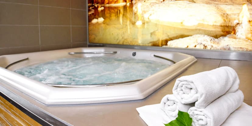 Relax ve dvou či v partě: 60 nebo 90 min. v privátním wellness i možnost 3chodového menu