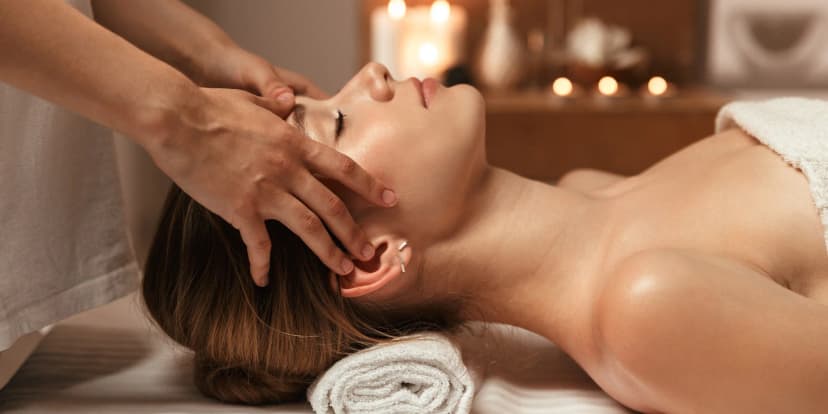 60-90 minut těch nejlepších asijských masáží včetně bonusů ve vyhlášením Royal Jasmine Spa